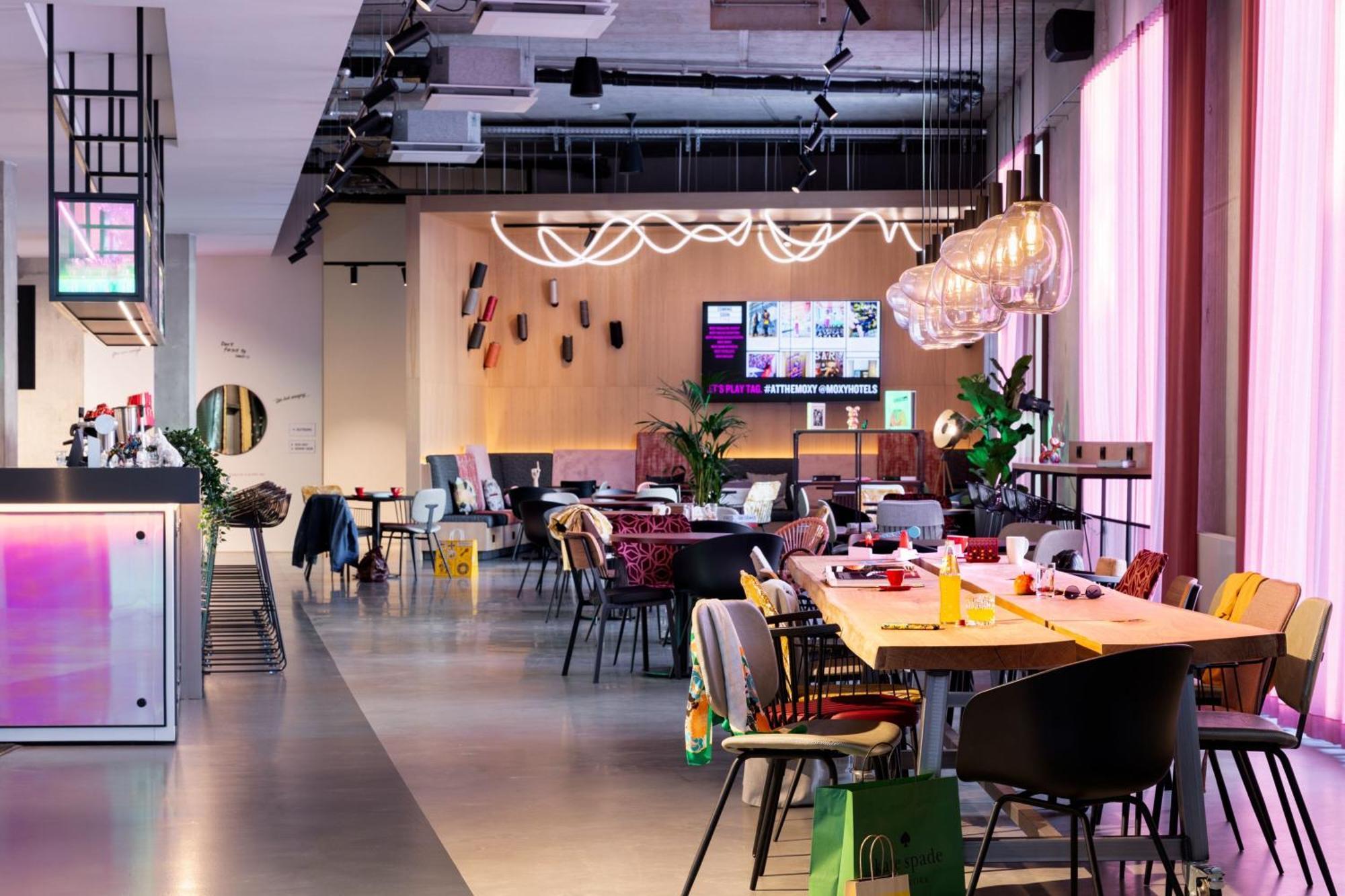 Moxy Outletcity Metzingen Metzingen  Bagian luar foto