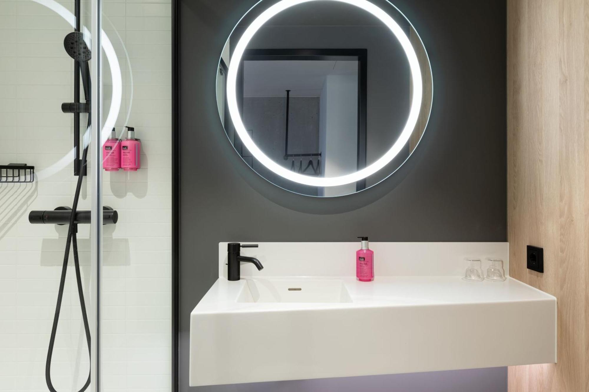 Moxy Outletcity Metzingen Metzingen  Bagian luar foto
