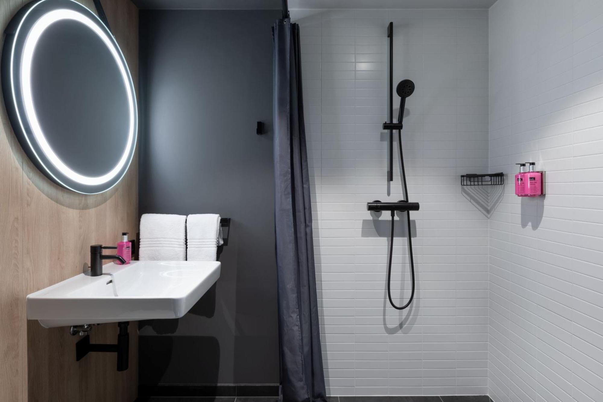 Moxy Outletcity Metzingen Metzingen  Bagian luar foto